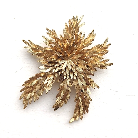 Gold Star Burst Feathered Brooch Pin Retro - Picture 1 of 4